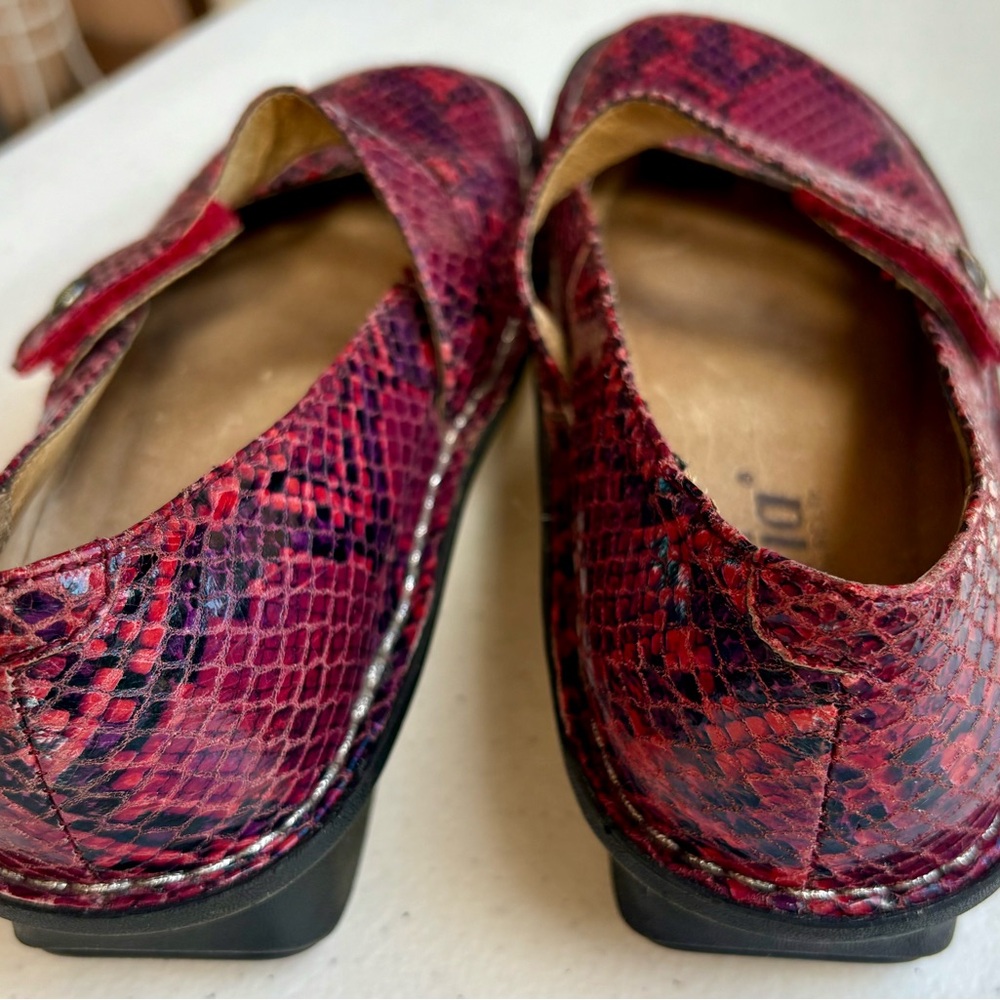 Alegria Mary Jane Red Leather Snakeskin Pattern Size 37 EUC . US 7-7.5 - Picture 8 of 14
